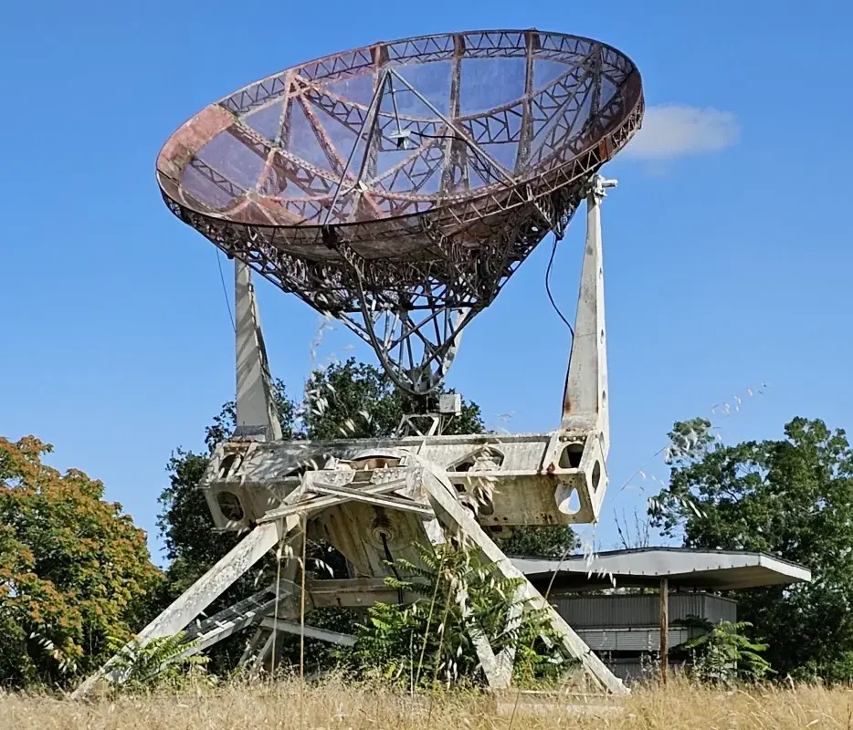 alt image
